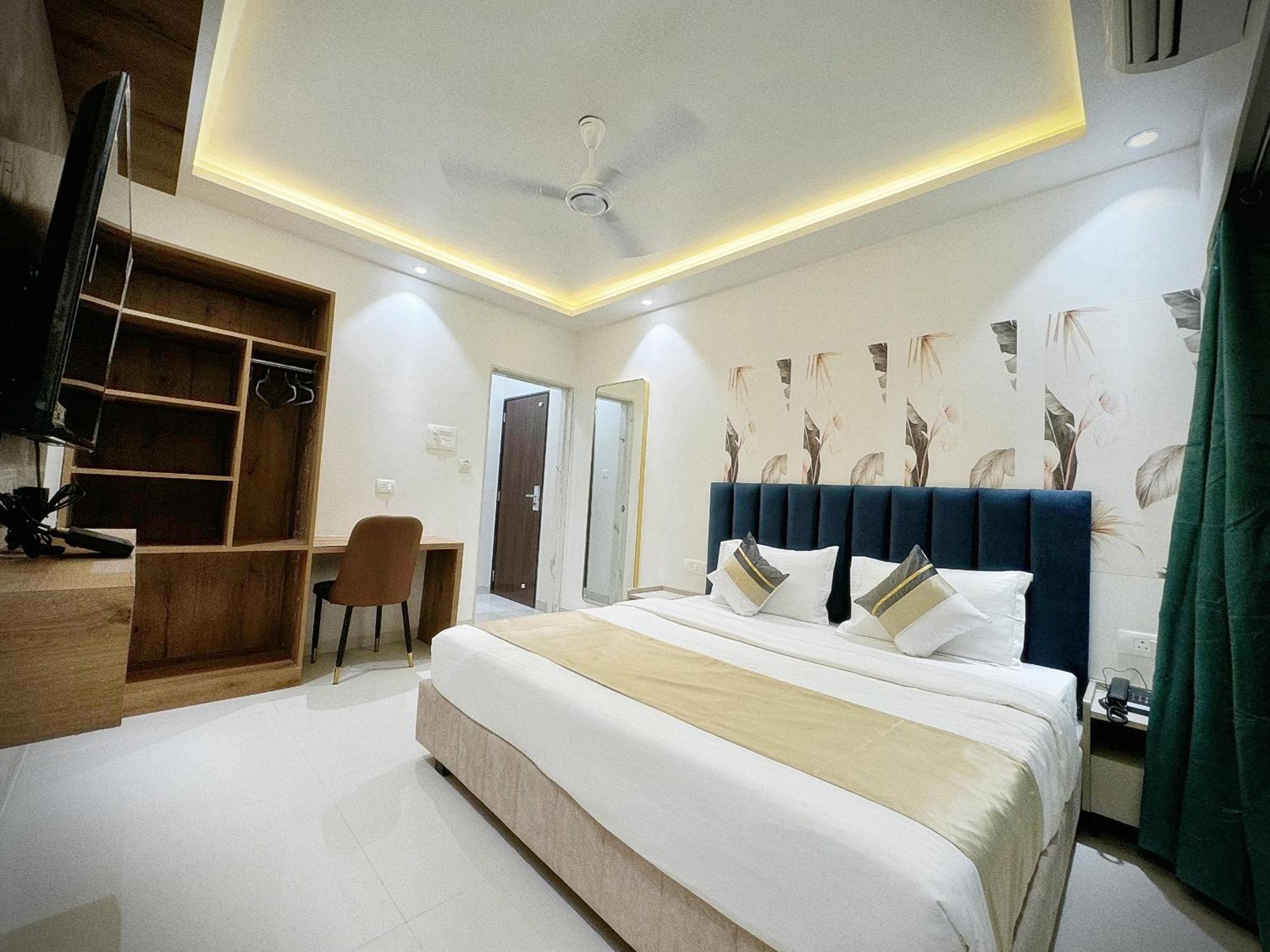 The Orion Premium Suites 뭄바이 외부 사진